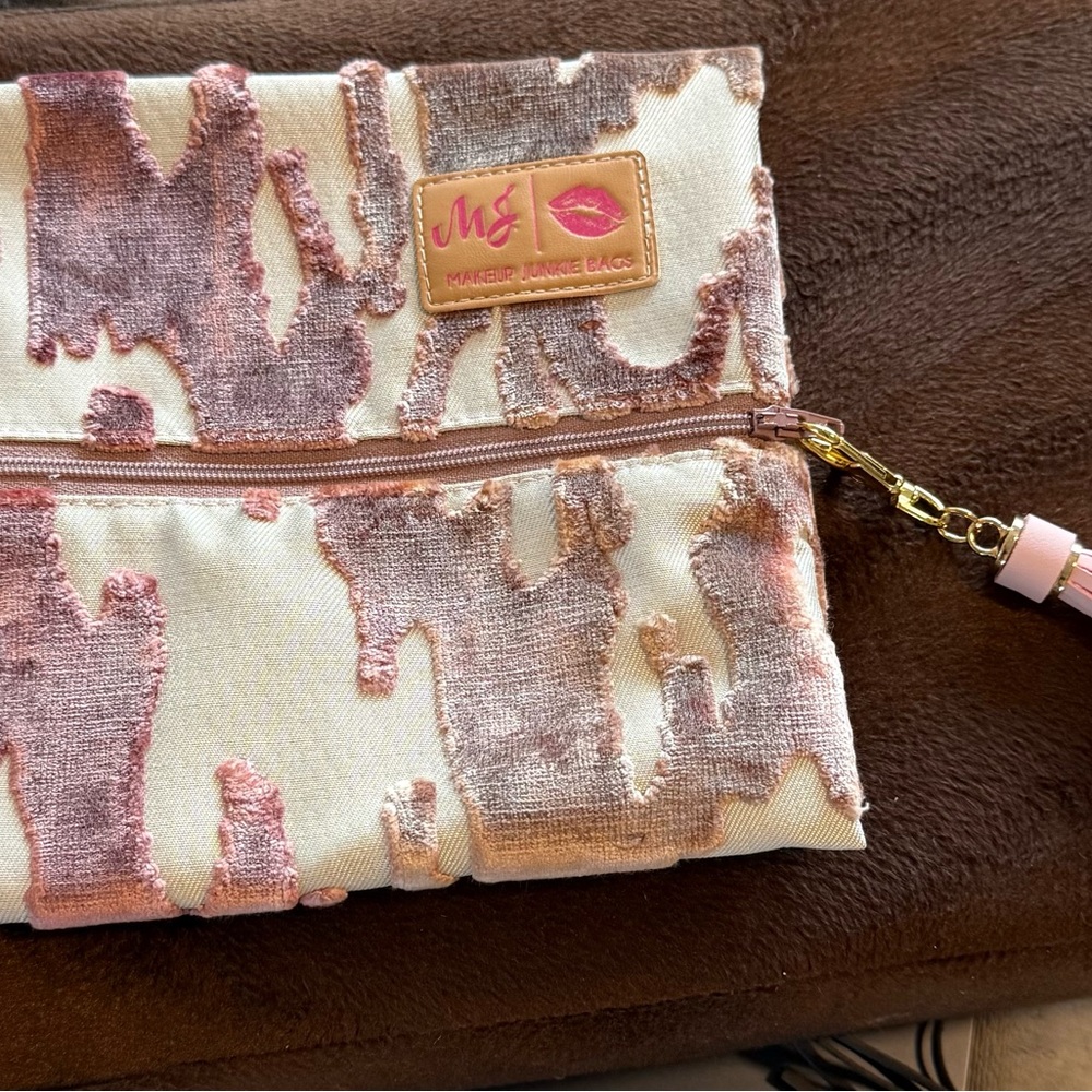 NWOT Makeup Junkie Bag - Size Small - Picture 3 of 6